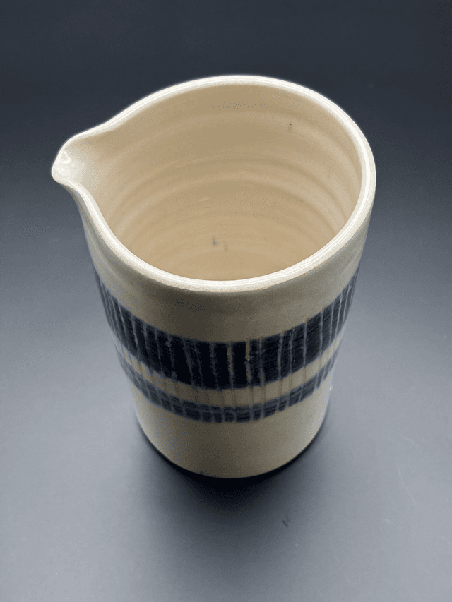 JUG NO HANDLE